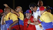 Maradona visita restos de Hugo Chávez