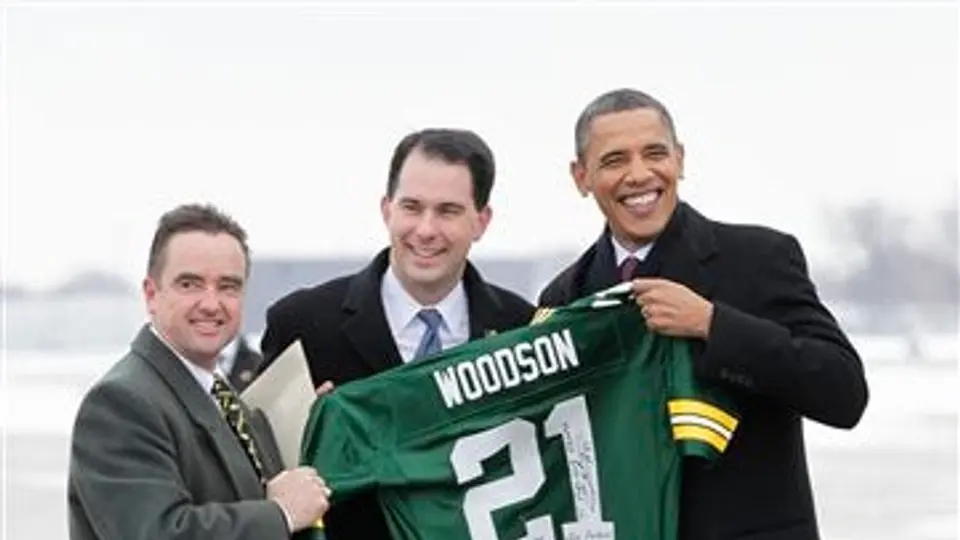 Obama felicita a coach de Green Bay; recibe jersey del Campeón
