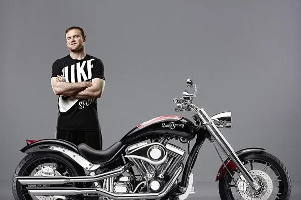 Rooney diseña una motocicleta