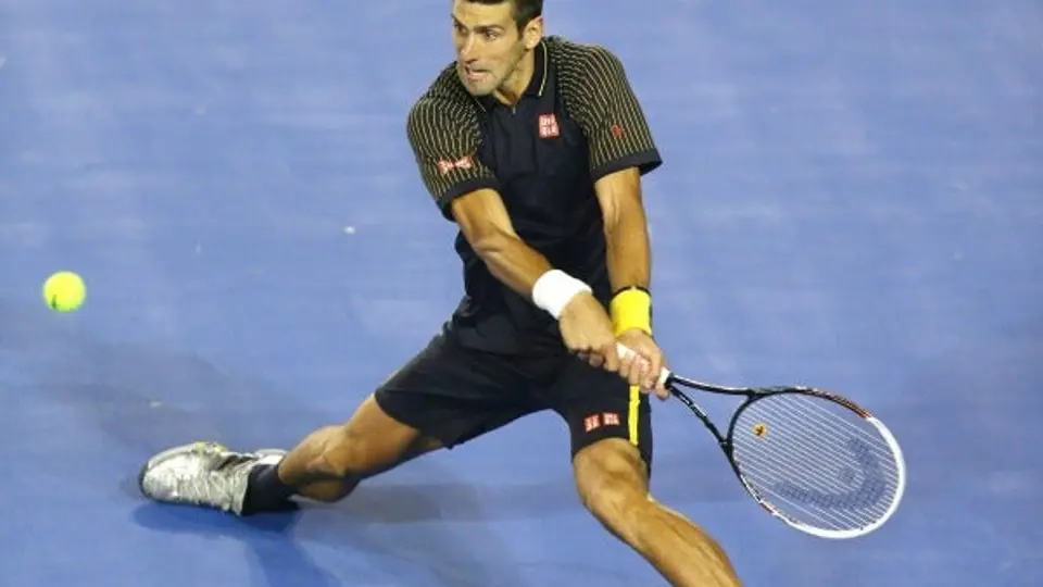 Djokovic se impone a Wawrinka en cinco horas