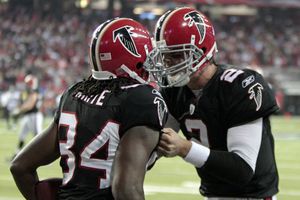 White define con touchdown victoria dramática de Atlanta sobre Cuervos