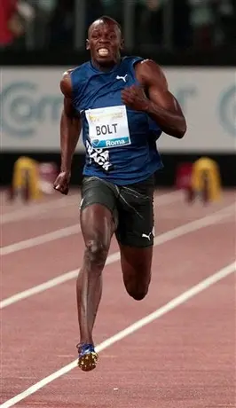 Bolt derrota a Powell y gana primera carrera en 9 meses