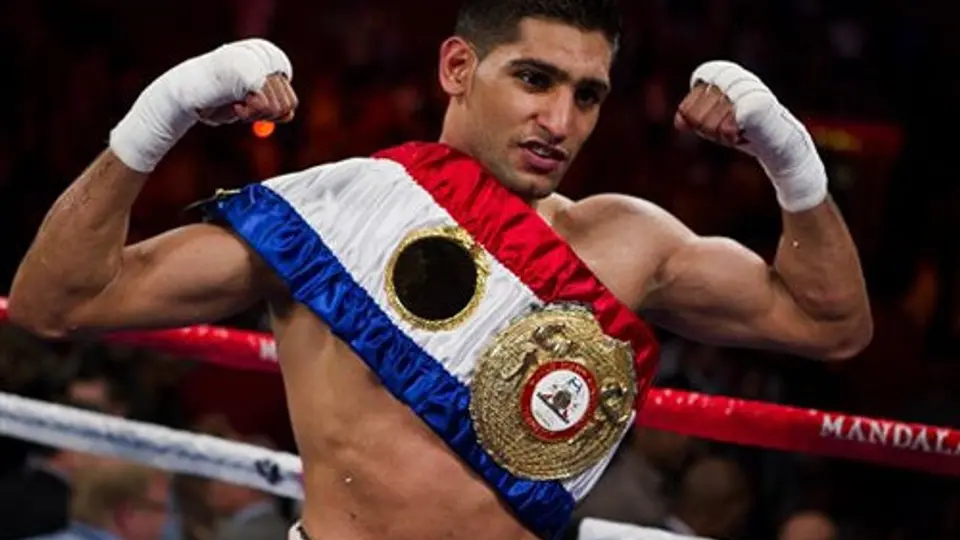 Khan noquea en cinco rounds a Judah