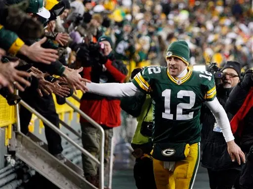Green Bay asegura pase a playoffs; Empacadores vencen 10-3 a Osos