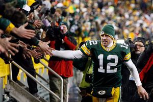 Green Bay asegura pase a playoffs; Empacadores vencen 10-3 a Osos