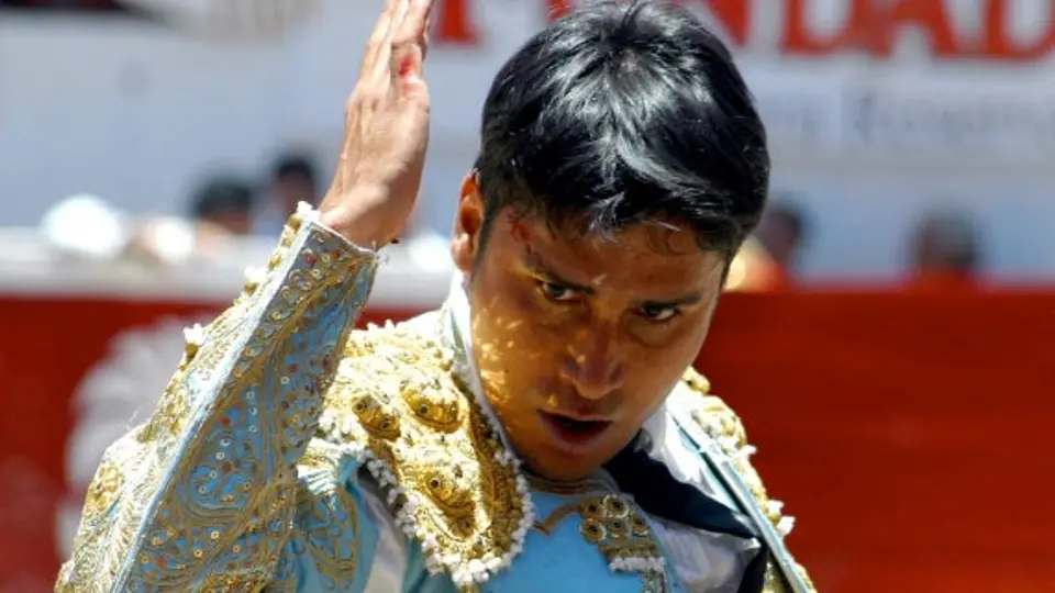 El torero Enrique Espinoza se reporta grave tras accidente