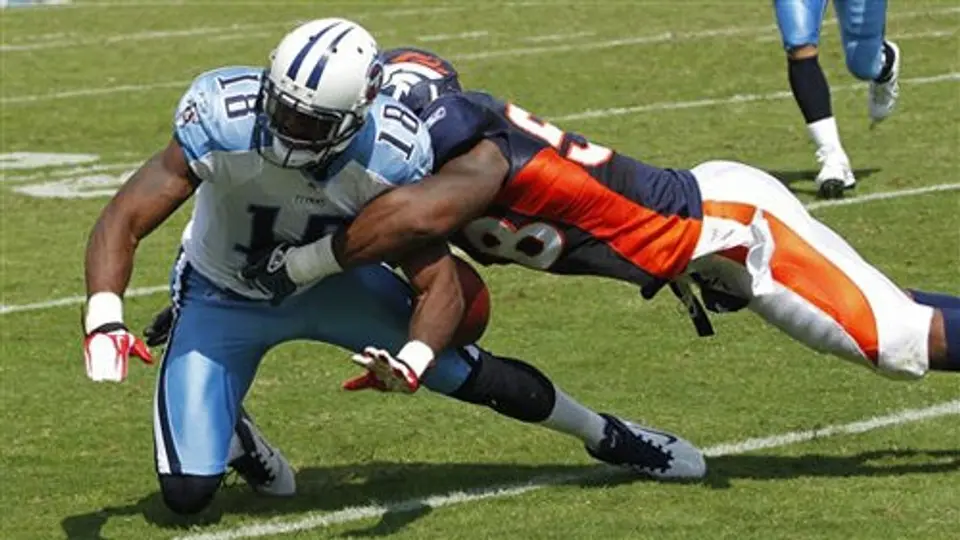Titanes se imponen 17-14 a Broncos