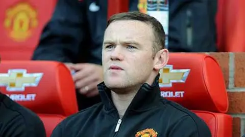 Pareja de Rooney se queja por suplencia de Wayne ante el Madrid
