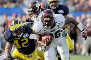 En el Gator Bowl, Mississippi humilla 52-14 a Michigan