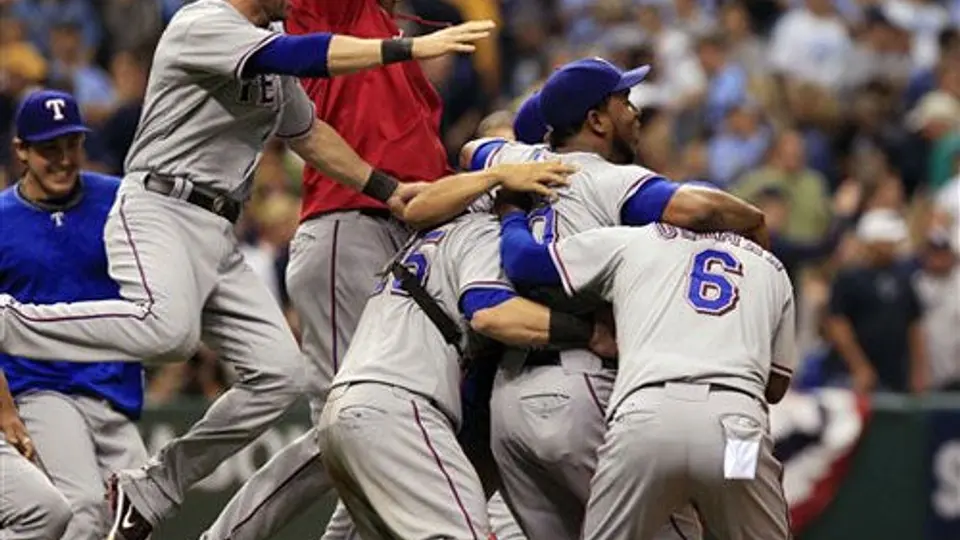 Texas avanza a la serie final tras vencer 4-3 a Tampa