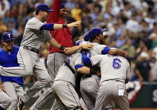 Texas avanza a la serie final tras vencer 4-3 a Tampa