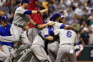 Texas avanza a la serie final tras vencer 4-3 a Tampa