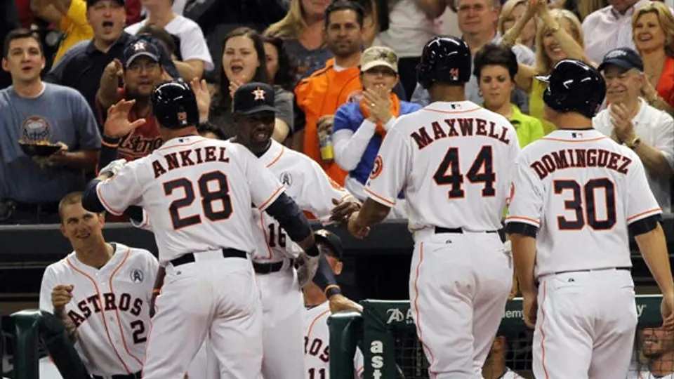 Astros sorprende a Texas en el inicio de la temporada