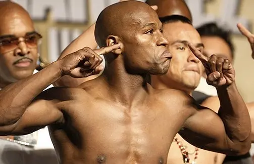 Tribunal ordena a Mayweather mantenerse lejos de sus hijos