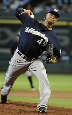 Gallardo se lleva la victoria en el triunfo de Milwaukee sobre Houston 8-1