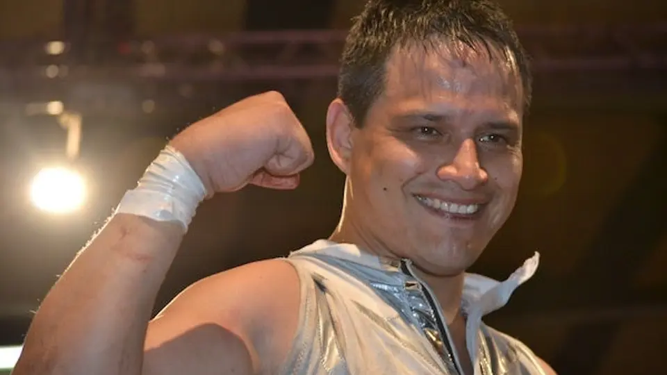 El Ángel pierde la máscara ante Trauma II