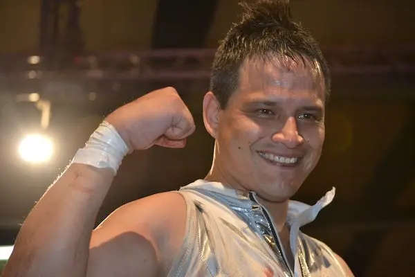 El Ángel pierde la máscara ante Trauma II