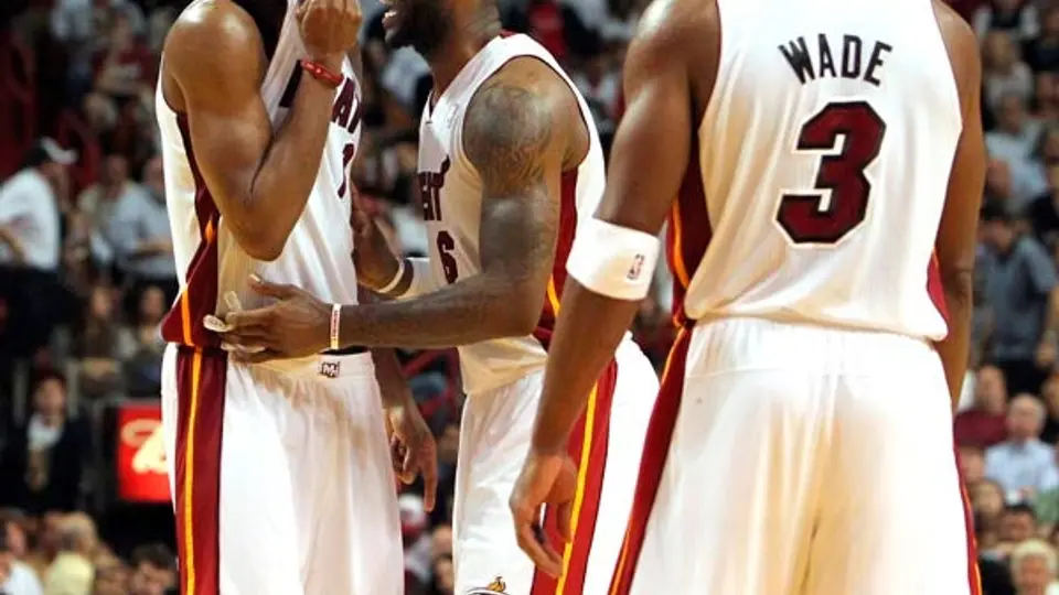 Heat vino de atrás y venció a Dallas en tiempo extra