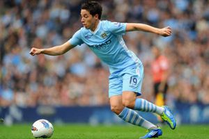 Samir Nasri es encarado por fanáticos del Arsenal
