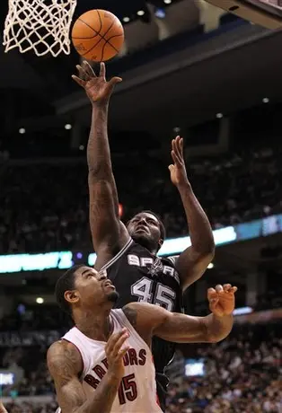 San Antonio vence a Toronto 111-100