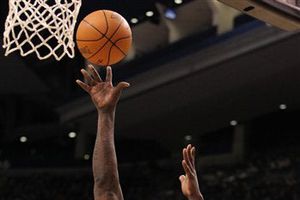 San Antonio vence a Toronto 111-100