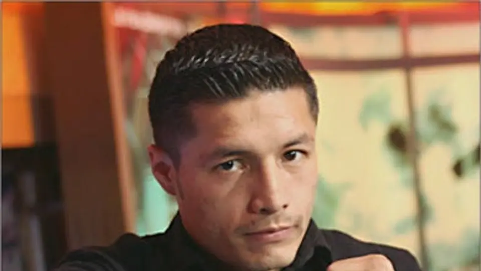 Jhonny González expondrá su título ante Caballero