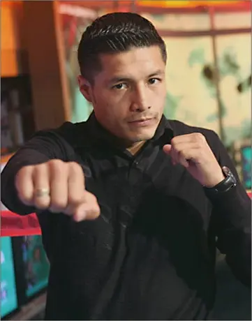 Jhonny González expondrá su título ante Caballero