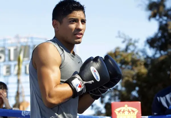Abner Mares subirá a la categoría Pluma