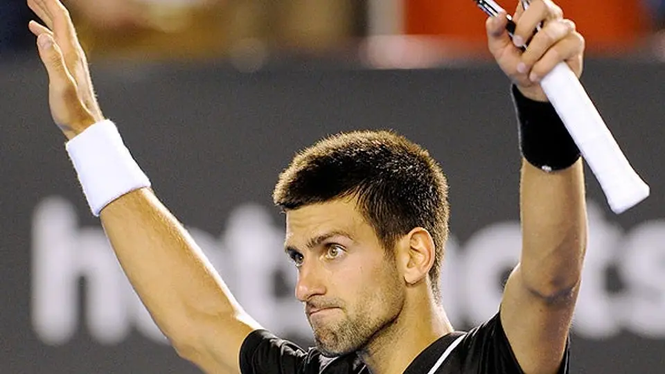 Djokovic y Sharapova avanzan a octavos en Australia