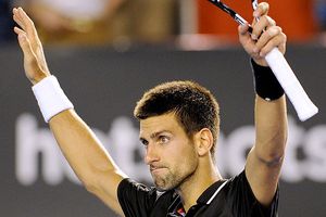 Djokovic y Sharapova avanzan a octavos en Australia