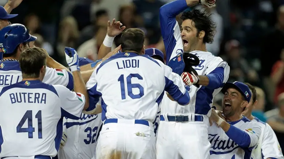 Italia apalea a Canadá en el Clásico Mundial