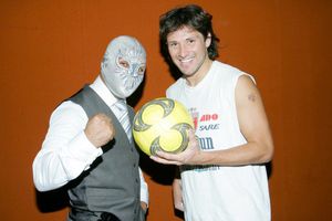 Pereyra seguirá a Místico, ahora Sin Cara, en la WWE