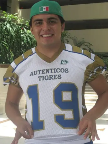 José Maltos está emocionado por su beca con los Mustangs