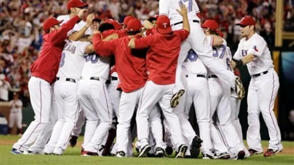 Los Rangers vencen a Tigres y avanzan a la Serie Mundial
