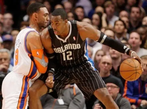 La NBA no perdona indisciplina de Howard
