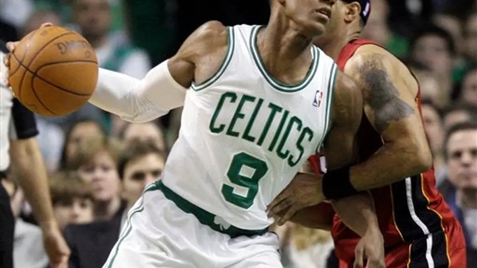 Boston derrota a Miami  85-82