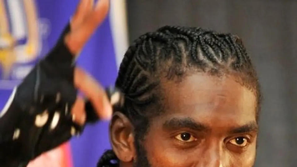 El coach de Titanes cree que Randy Moss encajará bien en el equipo