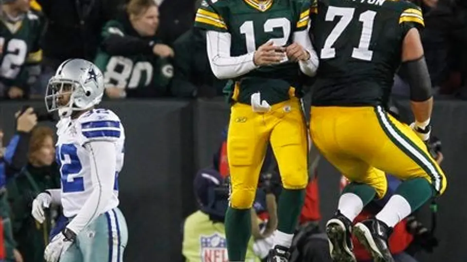 Rodgers y Matthews estelarizan paliza de Green Bay 45-7 a Dallas