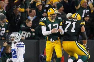 Rodgers y Matthews estelarizan paliza de Green Bay 45-7 a Dallas