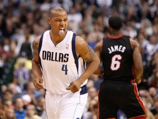 Dallas hila cinco triunfos seguidos al vencer al Heat
