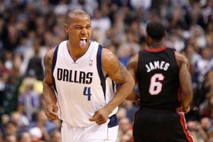 Dallas hila cinco triunfos seguidos al vencer al Heat