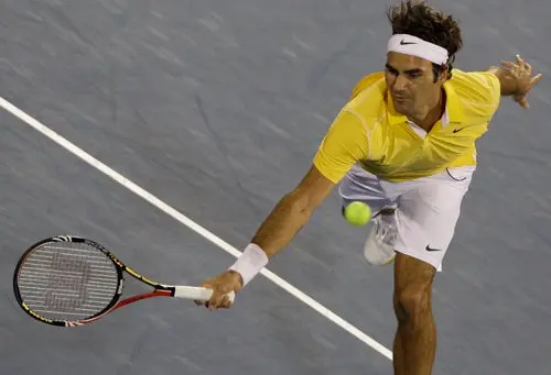 Federer vence a Stakhovsky y pasa a semifinal en Dubai