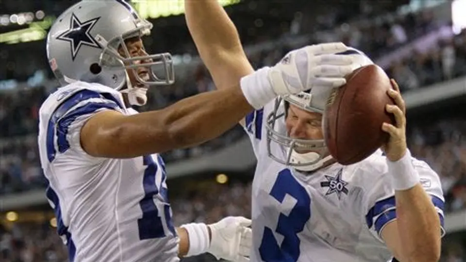 Austin atrapa dos pases de anotación, Dallas doblega 35-19 a Detroit