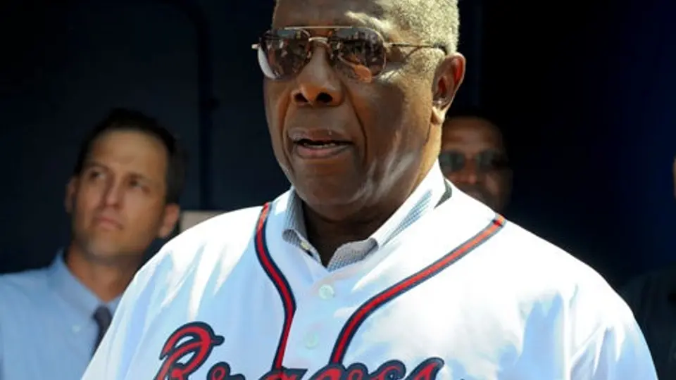Hank Aaron le augura gran éxito a Adrián González