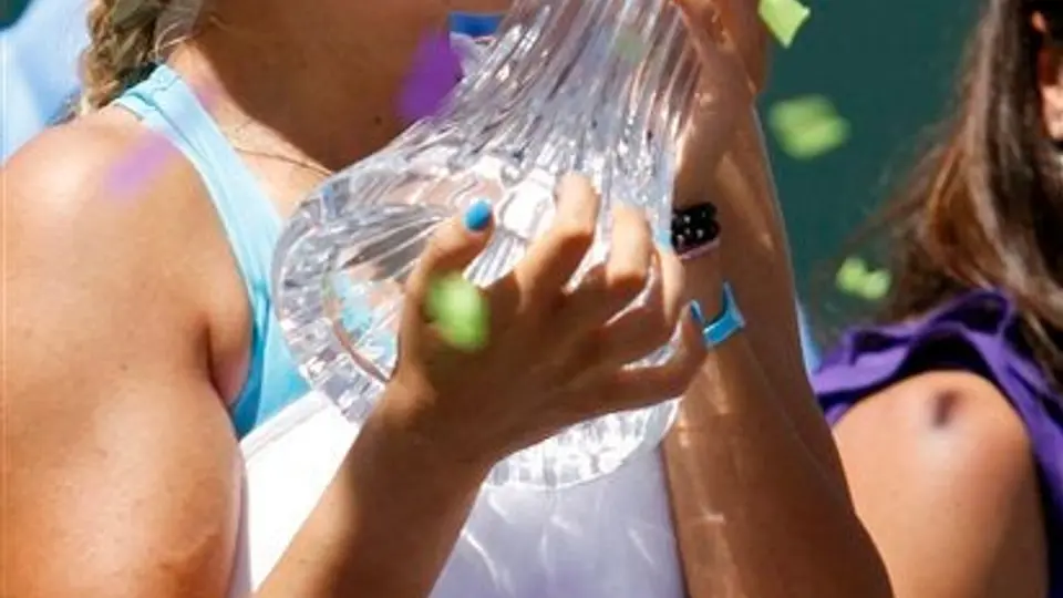 Sharapova cae ante Azarenka en Final de Miami