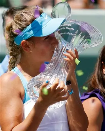 Sharapova cae ante Azarenka en Final de Miami