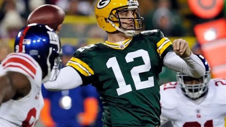 Rodgers regresa como titular; Green Bay aplasta 45-17 a Gigantes