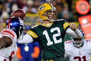 Rodgers regresa como titular; Green Bay aplasta 45-17 a Gigantes