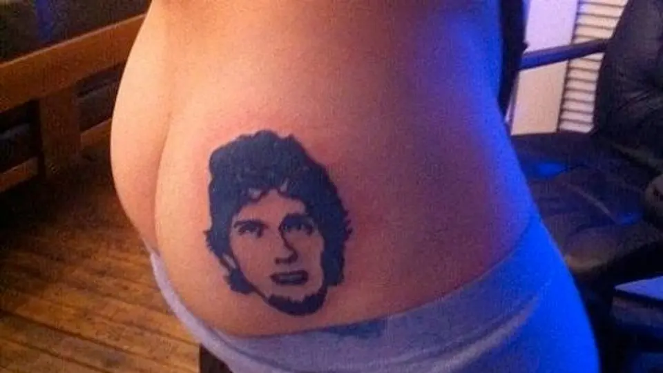Fan se tatúa rostro de Nowitzki en el trasero