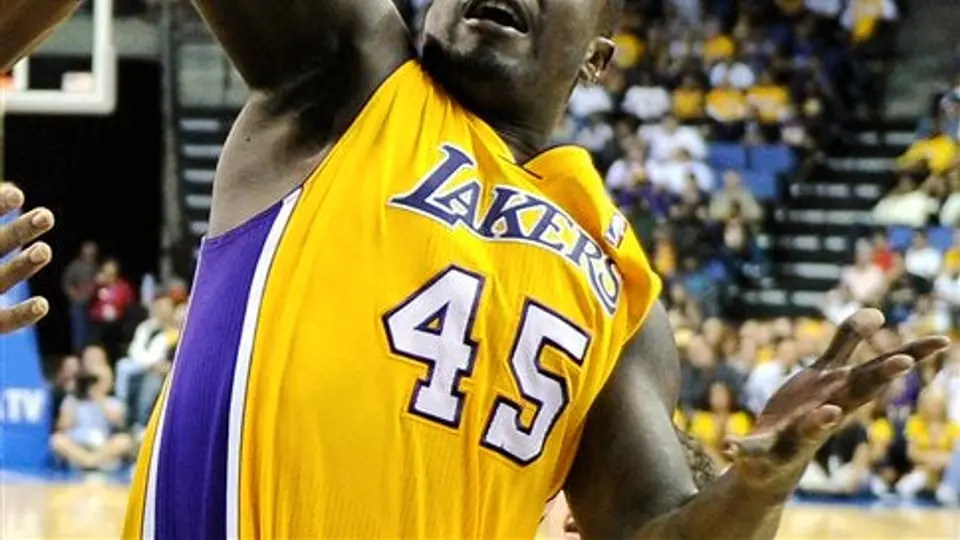 Arrestan a jugador de Lakers por agredir ebrio a cajera